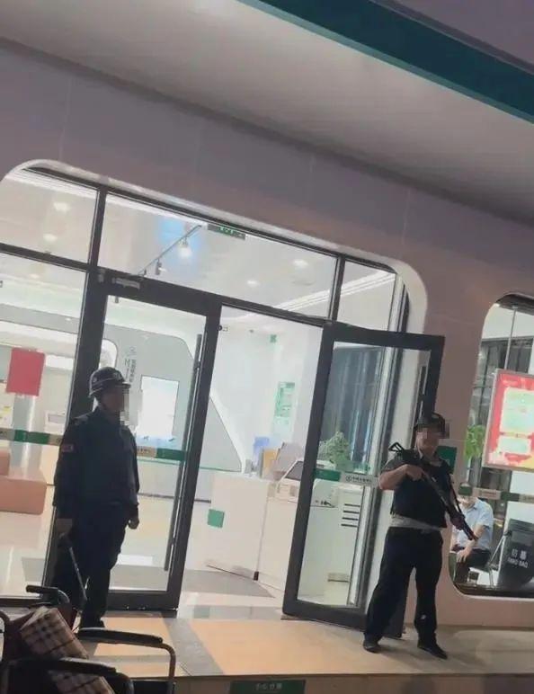 患病老人被要求本人到场取钱时死亡	，农行株洲支行最新回应：向逝者致以沉痛哀悼  第3张